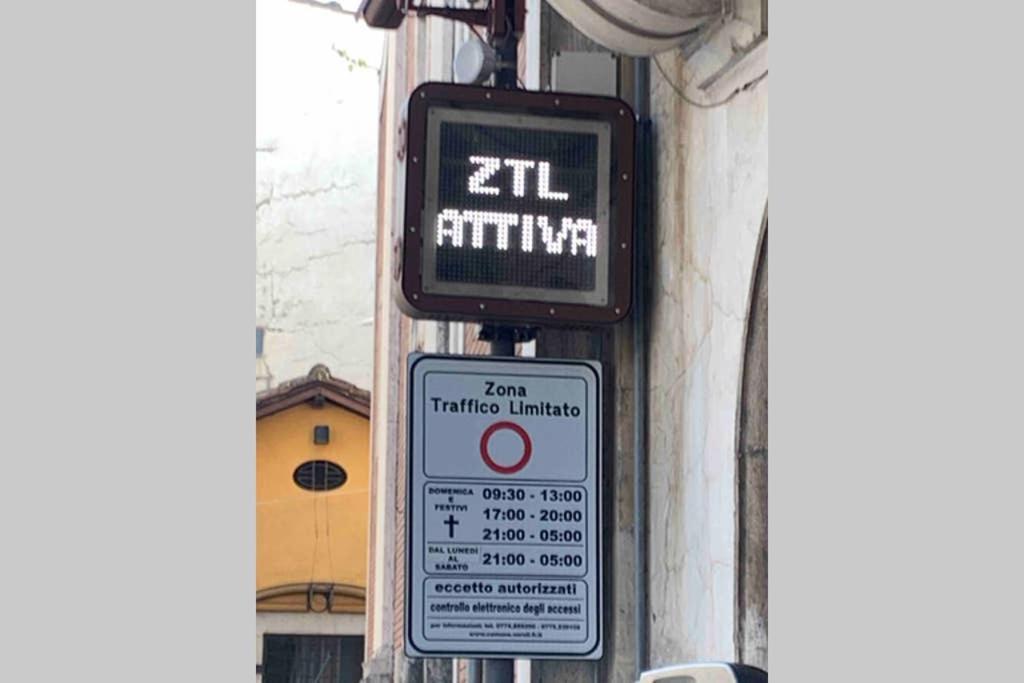 Domus - Casa Vacanza B&B Veroli Bagian luar foto