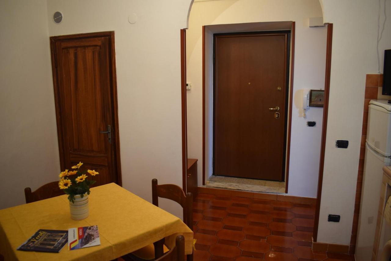 Domus - Casa Vacanza B&B Veroli Bagian luar foto