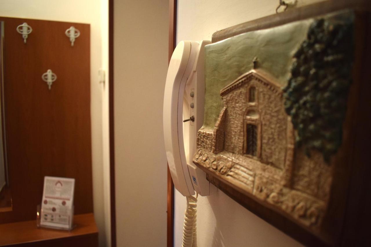 Domus - Casa Vacanza B&B Veroli Bagian luar foto